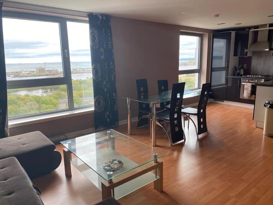 Modern 2 Bed Apartment With Stunning Seaside View EDI Eksteriør billede